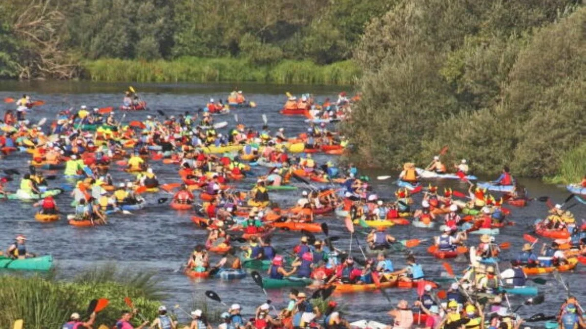 Más de 200 personas participan hoy en el XIII Descenso del río Alagón de Coria