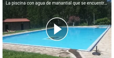 La piscina con agua de manantial que se encuentra en un pueblo de Cáceres