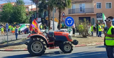 Tractorada en Villanueva de la Sierra por un precio digno de la aceituna