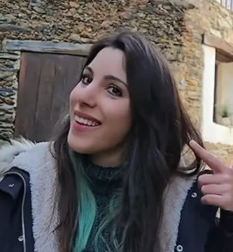 Carla Martín Rivas une música y extremeñu para defender los pueblos rurales de Extremadura